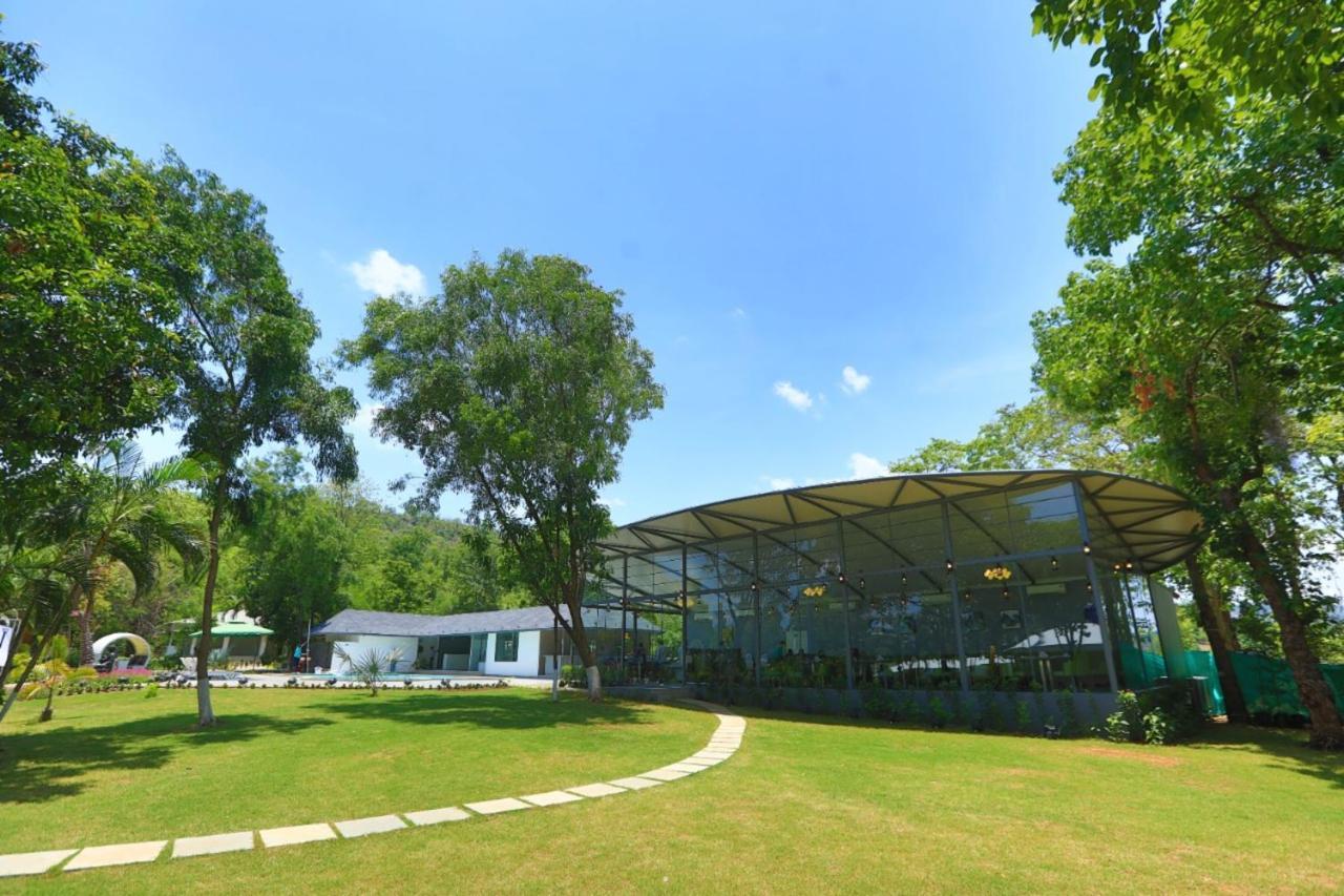 White Feather Resort Kauncha Silvassa Exterior photo