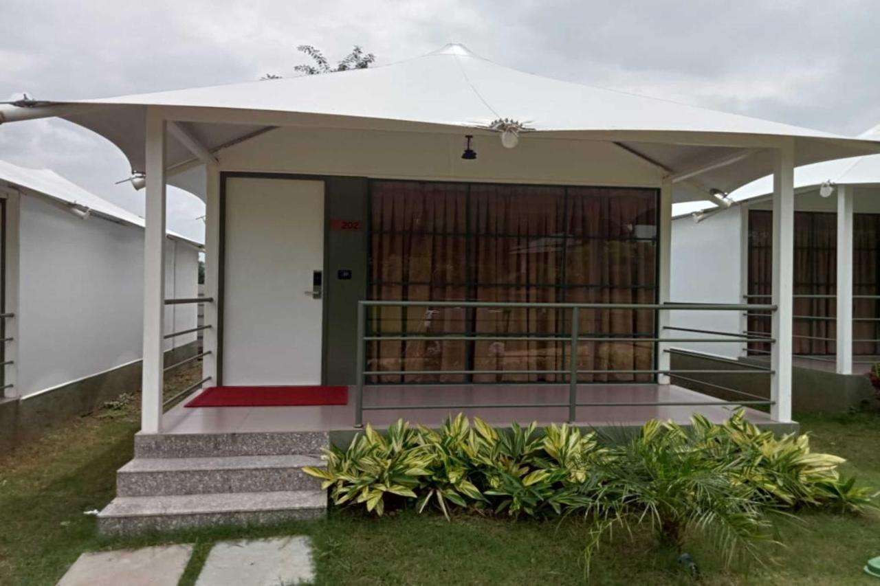 White Feather Resort Kauncha Silvassa Exterior photo