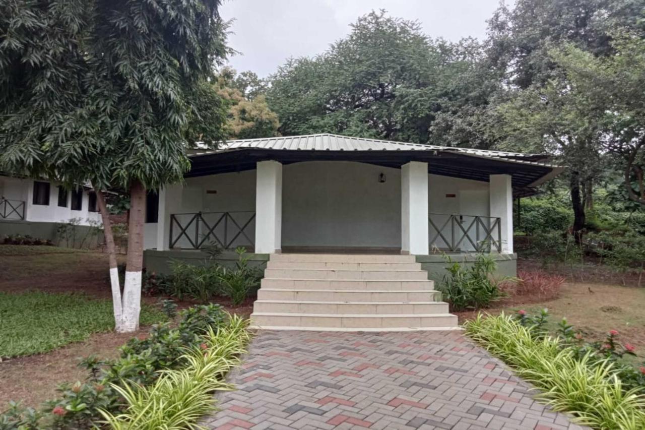 White Feather Resort Kauncha Silvassa Exterior photo