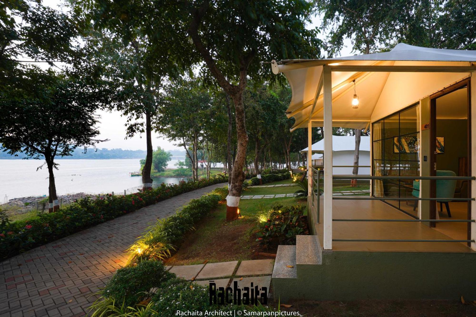 White Feather Resort Kauncha Silvassa Exterior photo