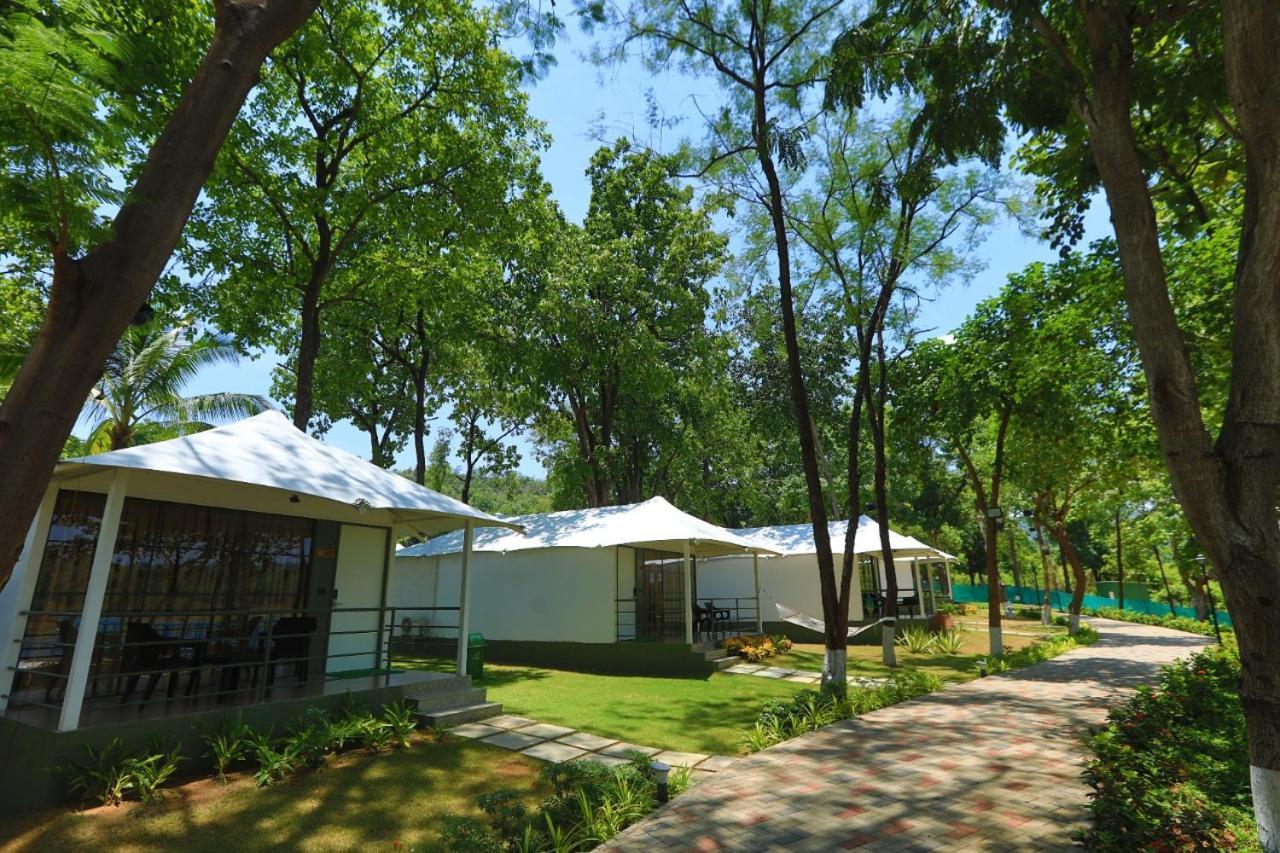White Feather Resort Kauncha Silvassa Exterior photo