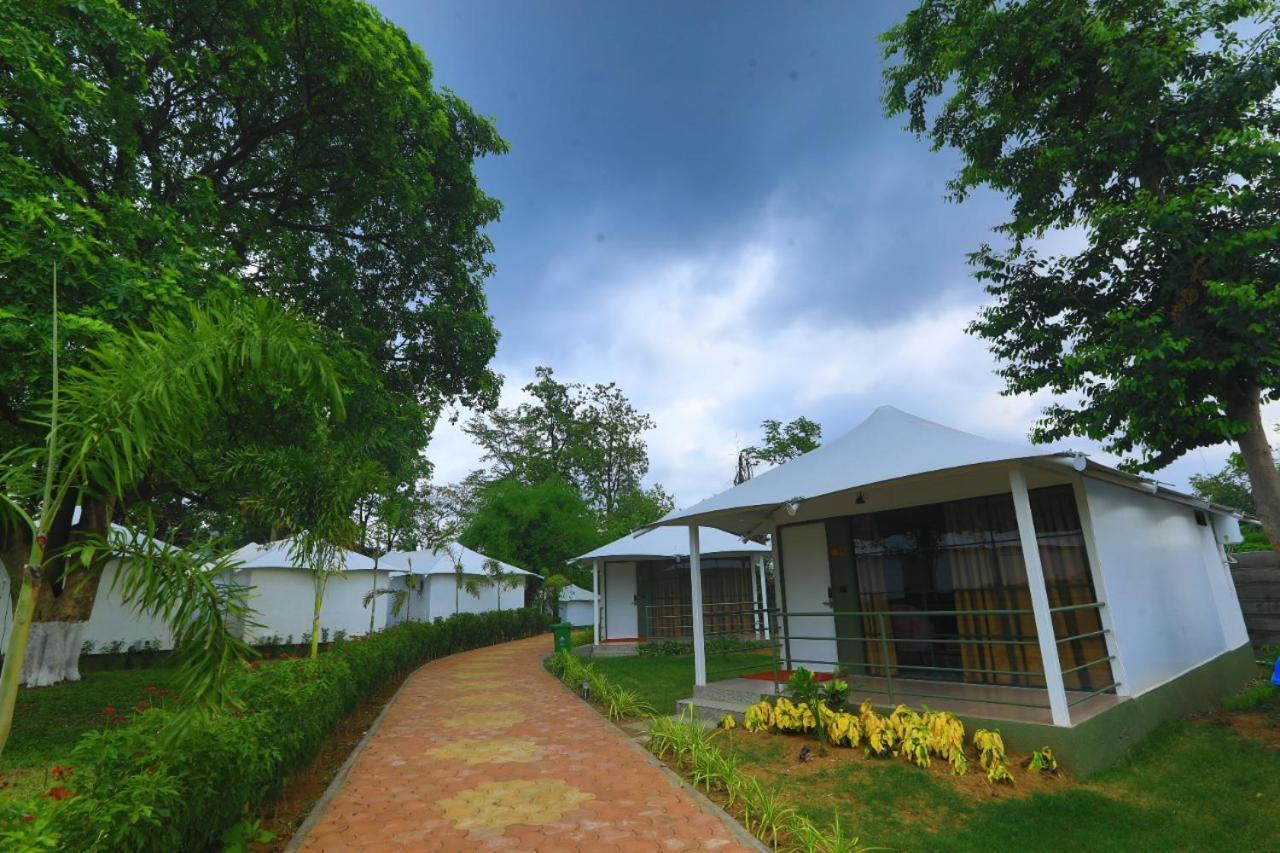 White Feather Resort Kauncha Silvassa Exterior photo