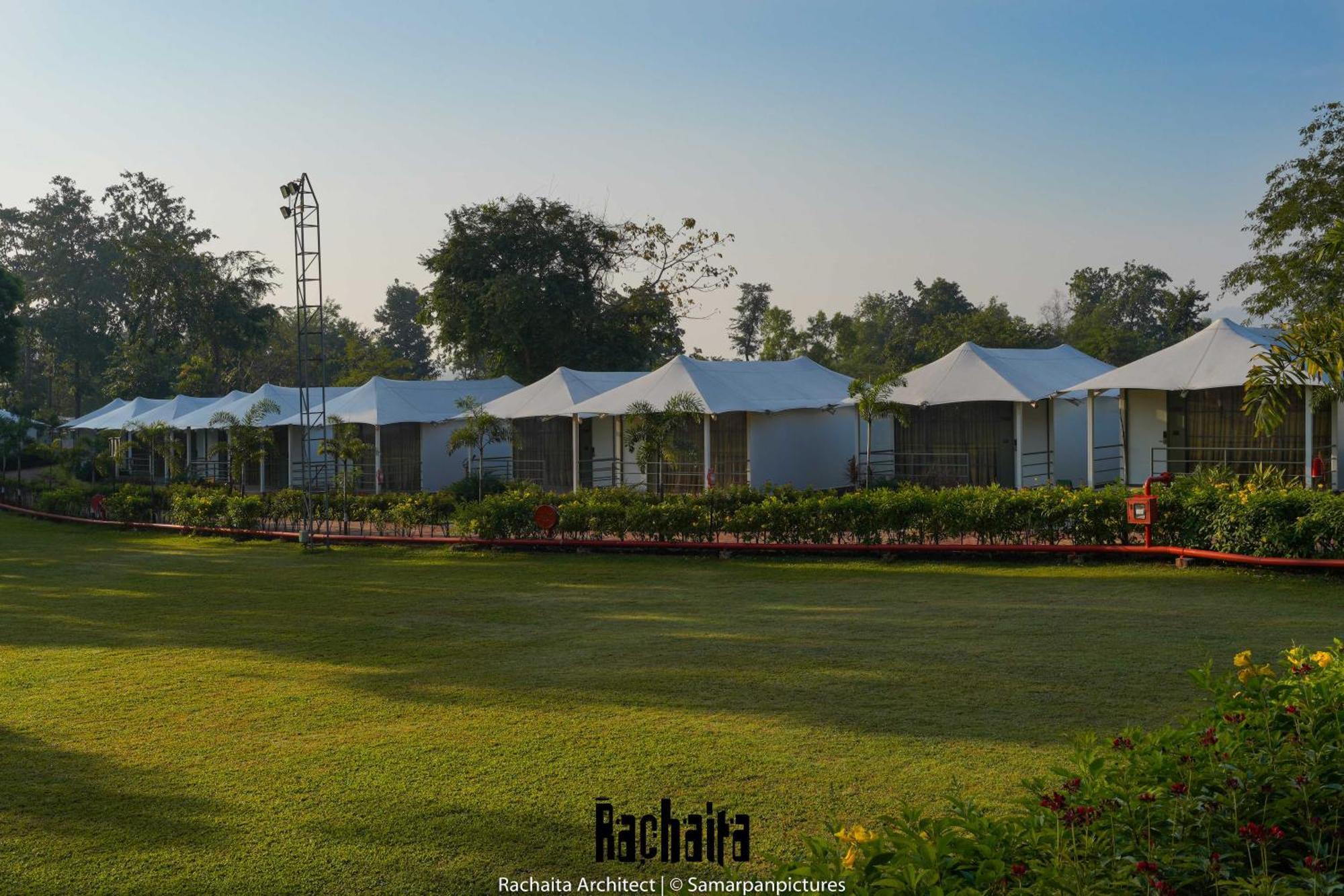 White Feather Resort Kauncha Silvassa Exterior photo